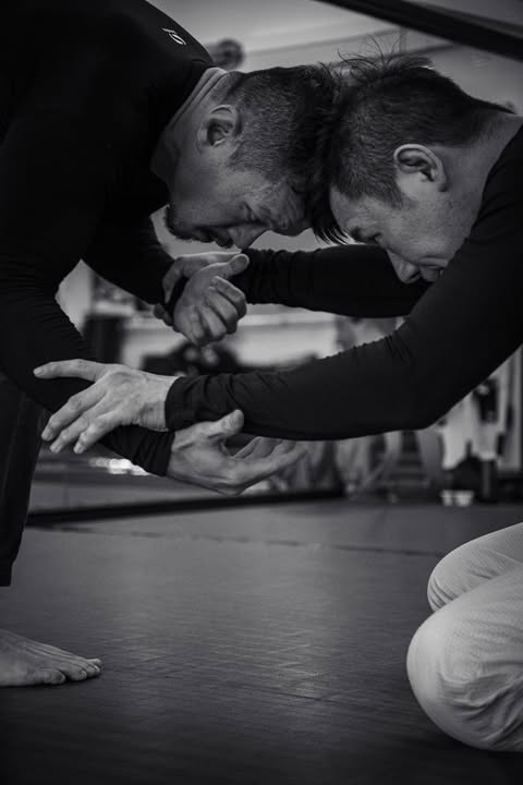 Vince rolling at VCBJJ — ganbaru, perseverance on the mat